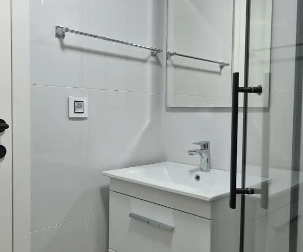 Διαμέρισμα 9 *