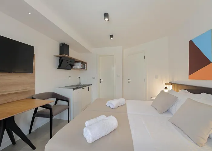 9 Διαμέρισμα *